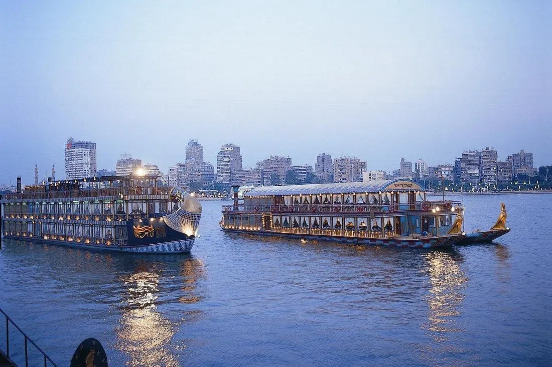 Nile dinner cruise, Luxor